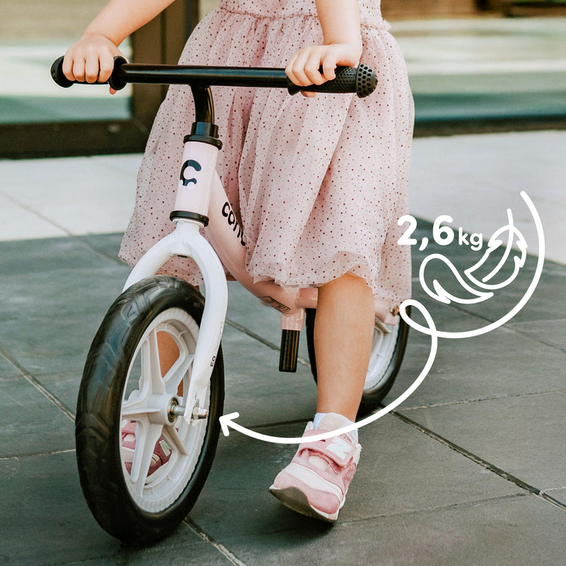 Lightweight to ride and carry – weighs only 2.6 kg!